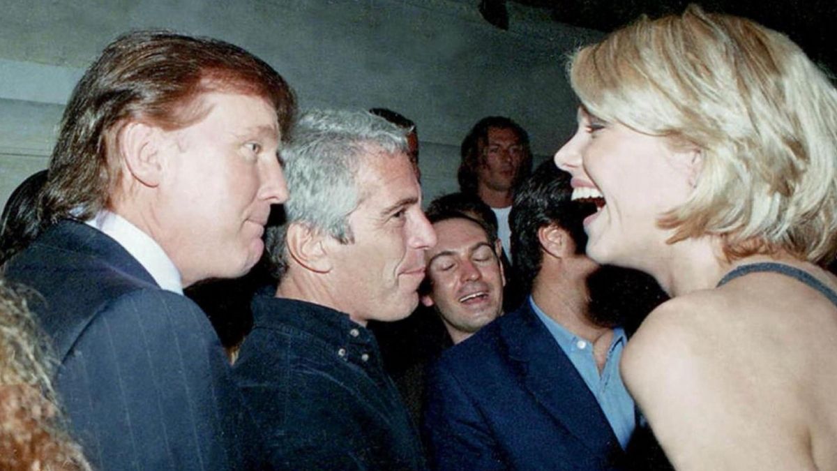 Trump y Epstein asisten a un desfile de Victoria's Secret en 1997.