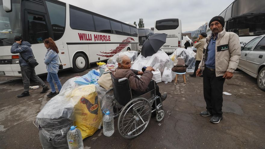 Armenia recibe ya a más de 100.000 refugiados, el 83 % de la población de Karabaj