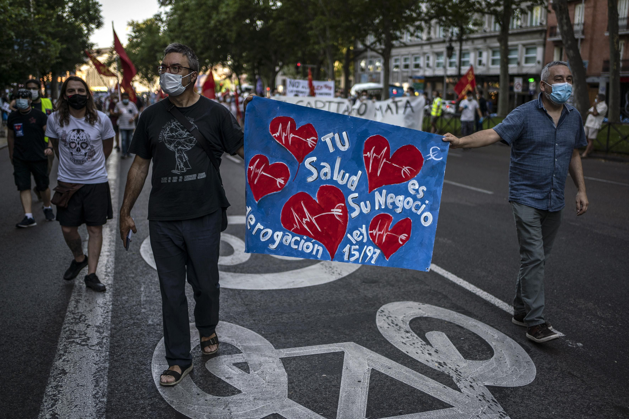 Colectivos y sindicatos en defensa de la sanidad pública piden la derogación de las privatizaciones.