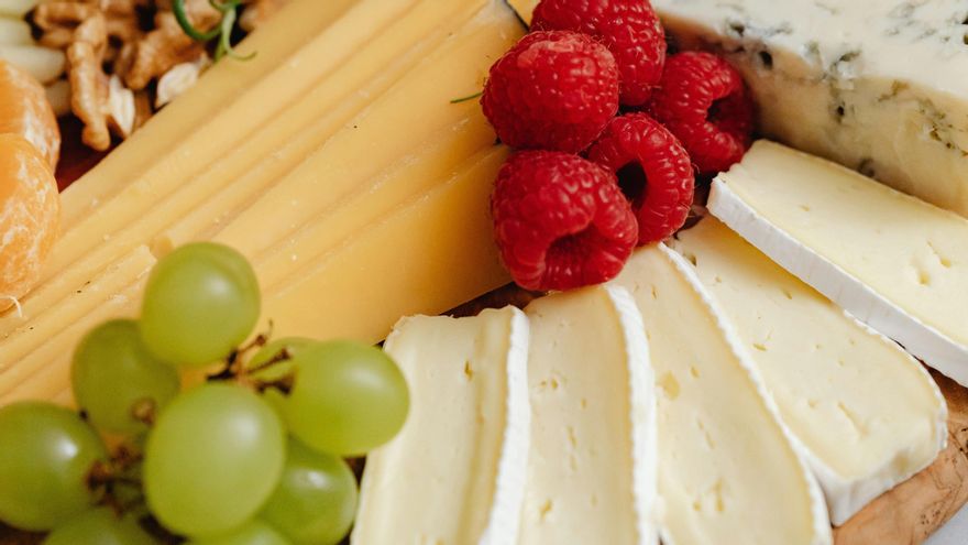 Tu charcutero de toda la vida puede montarte una tabla de quesos perfecta para regalar