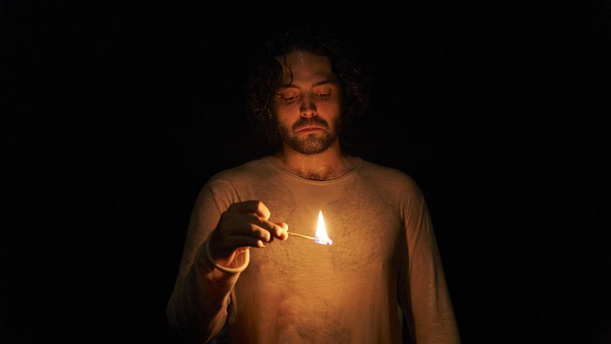 'A fuego' refleja a una sociedad que sucumbe al deseo de notoriedad del mito de Eróstrato