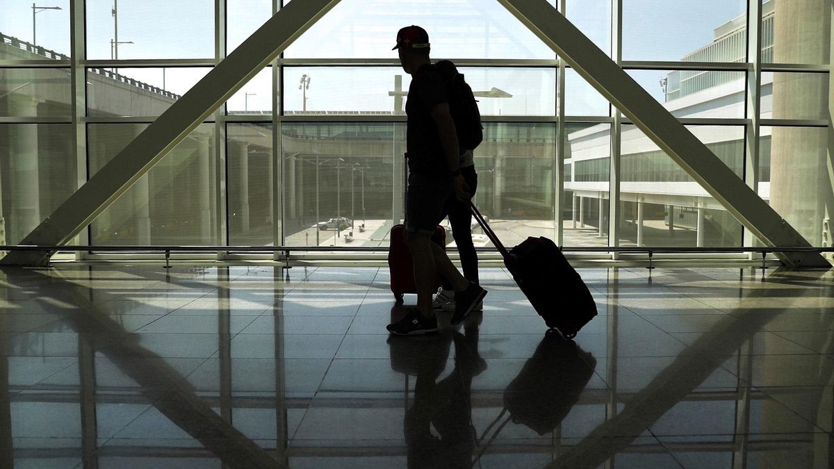 CGT convoca una huelga indefinida a partir del 4 de agosto en la empresa de facturación y embarque del Prat