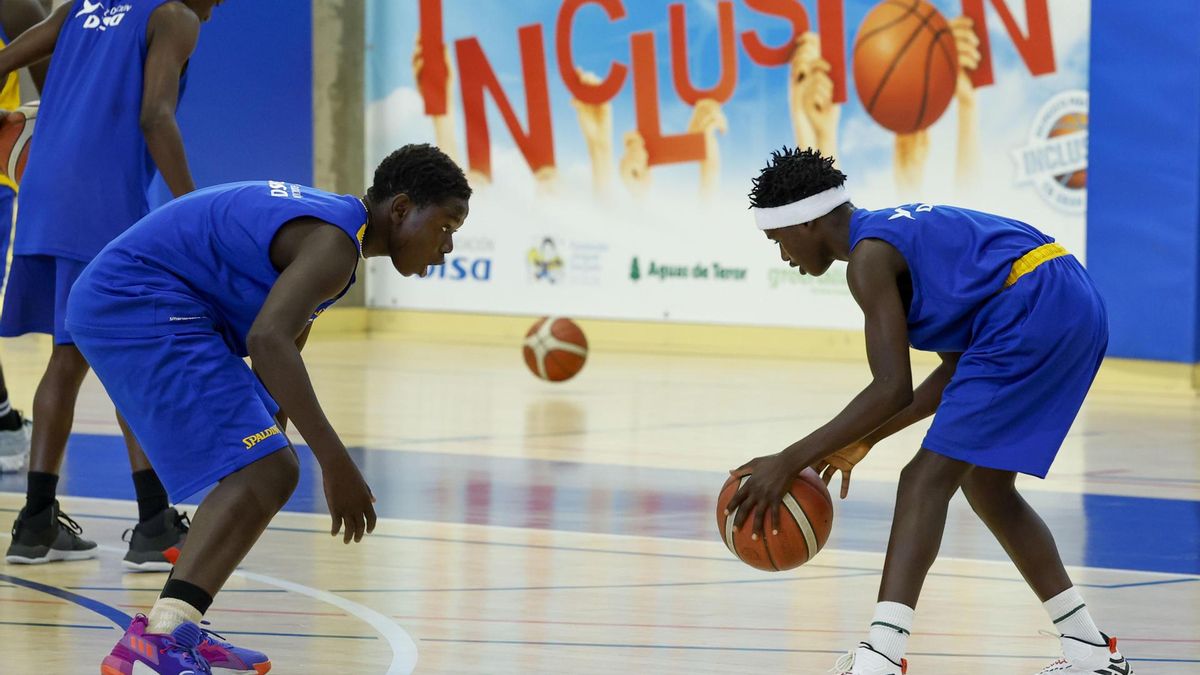 Jóvenes durante un entrenamiento del proyecto Nexo. (EFE/ Elvira Urquijo A.)