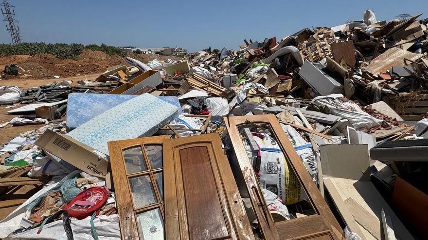 Paiporta, tomada ahora por los escombros tras la dana: 70 toneladas al día por las reformas en viviendas