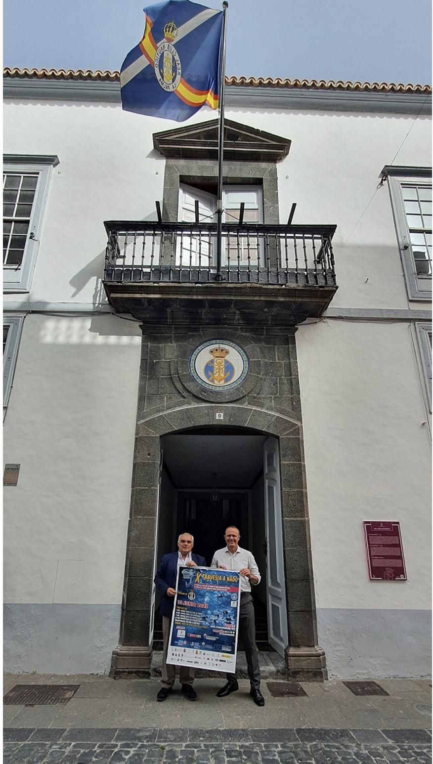 De izquierda a derecha, el presidente del Real Nuevo Club Náutico de Santa Cruz de La Palma, Jerónimo Chacopino Molina, y el consejero de Turismo del Cabildo de La Palma, Raúl Camacho Sosa.