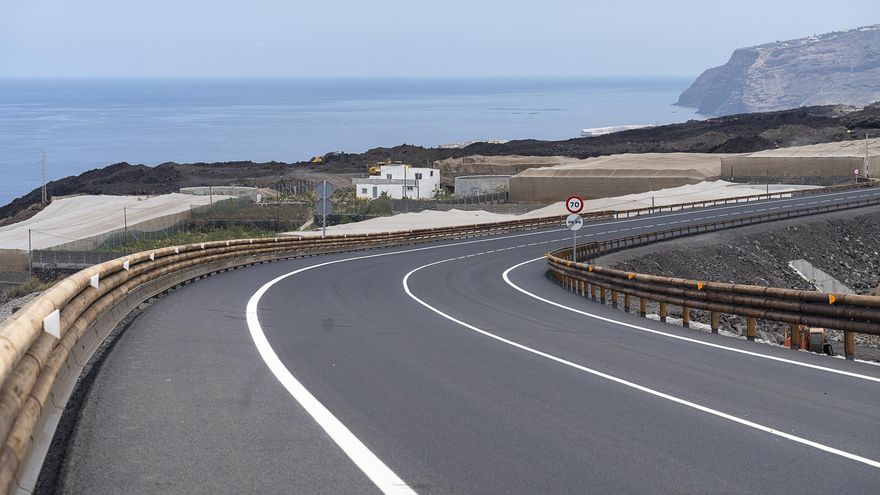 Carretera de la costa, en la zona oeste de La Palma.