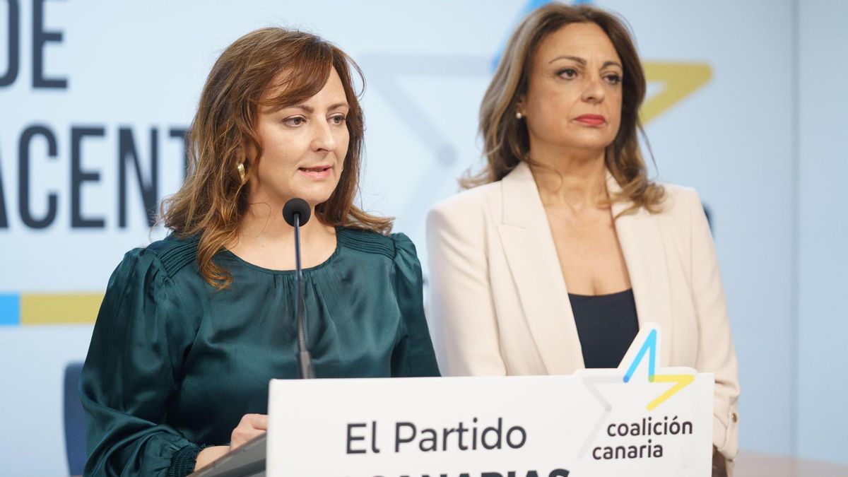 Nieves Lady Barreto, junto a Cristina Valido, en la rueda de prensa para abordar las competencias de la Policía Autonómica.