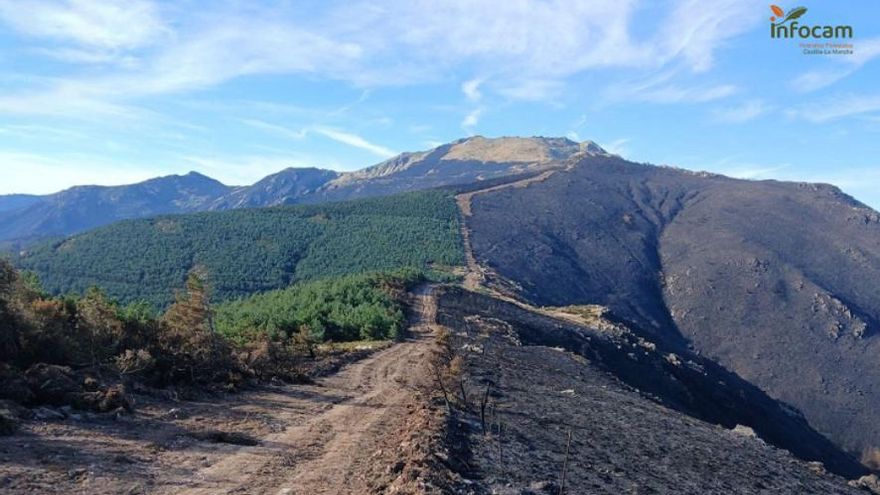 Dan por extinguido el incendio de Peñalba de la Sierra tres semanas después de originarse por un rayo