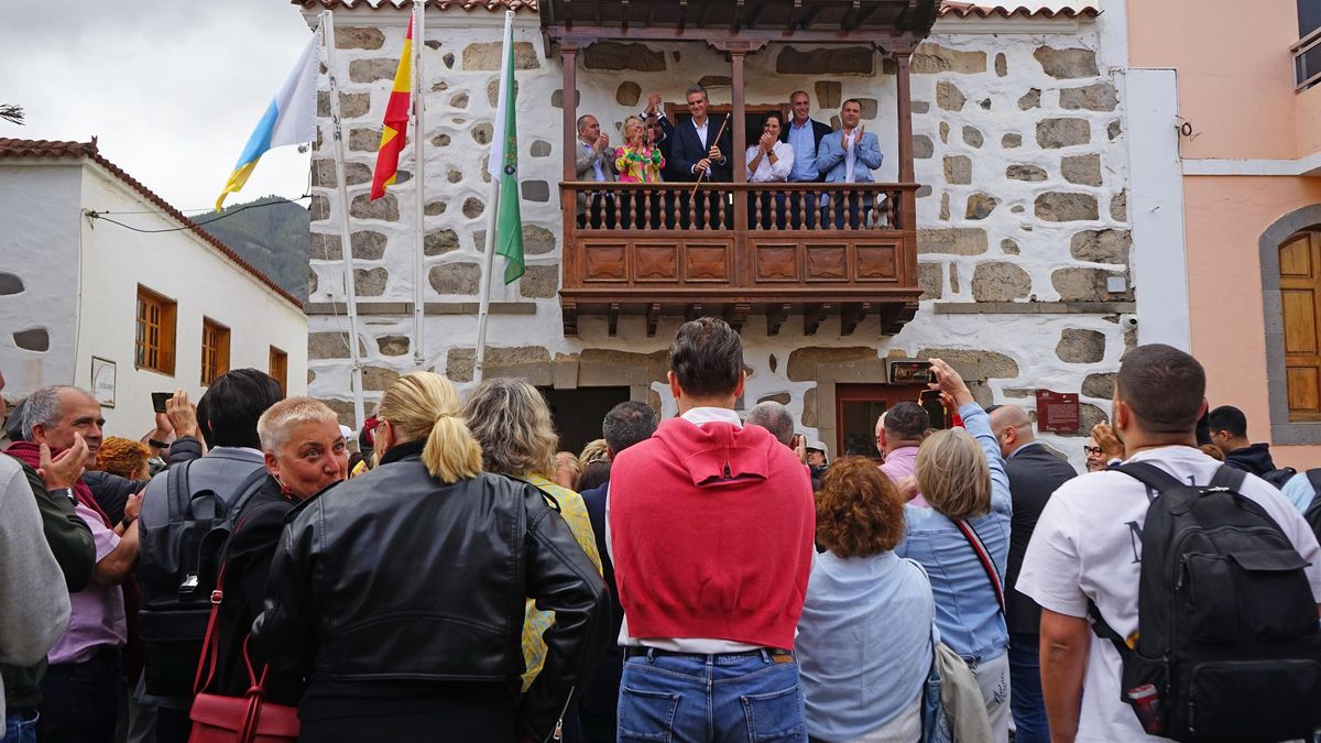 El nuevo alcalde saluda a los vecinos y vecinas de Valsequillo.