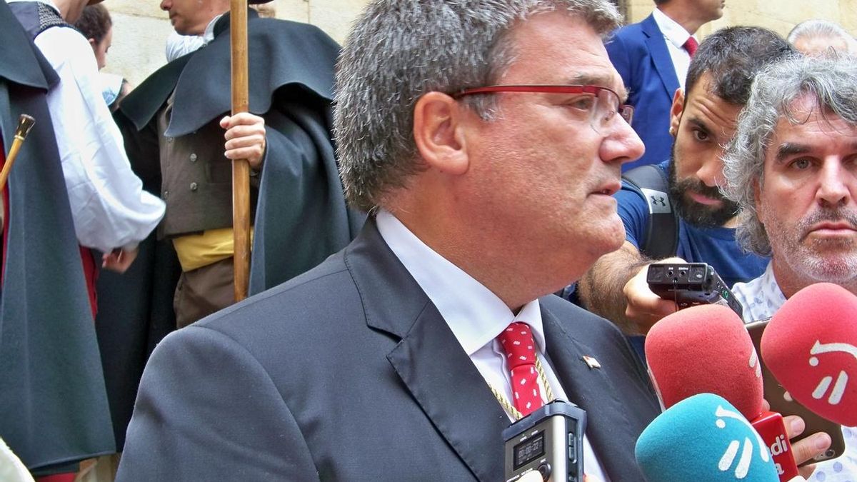 Aburto dice que hay que ayudar a inmigrantes en tránsito pero no hacer "de tapón" y entorpecer los procesos migratorios