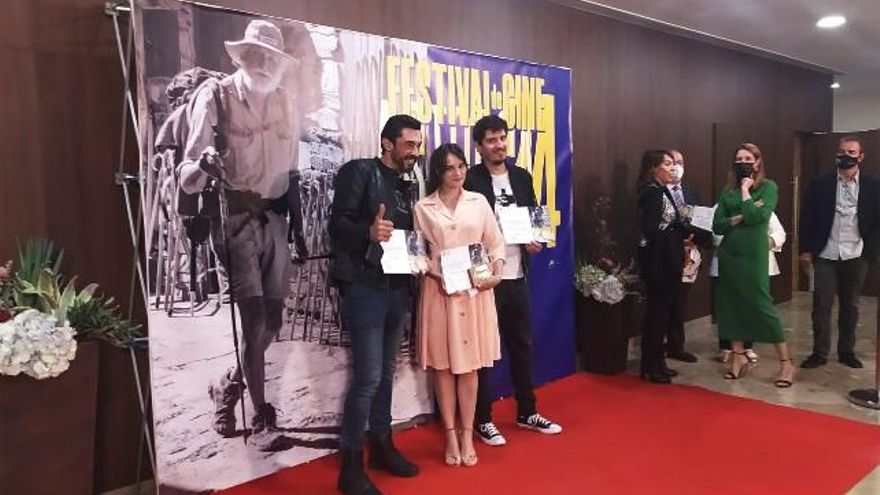 Marco Leonato (mejor corto CyL), Verónica Andrés (mejor actriz), Herminio Cardiel (mejor realizador CyL), en la Alfombra Roja. // Uribe
