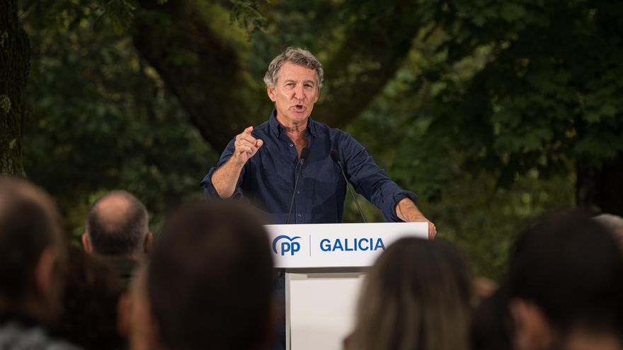 El presidente del Partido Popular, Alberto Núñez Feijóo, interviene durante la inauguración del curso político del PP, en la Carballeira de San Xusto, a 31 de agosto de 2025, en Cerdedo-Cotobade, Pontevedra