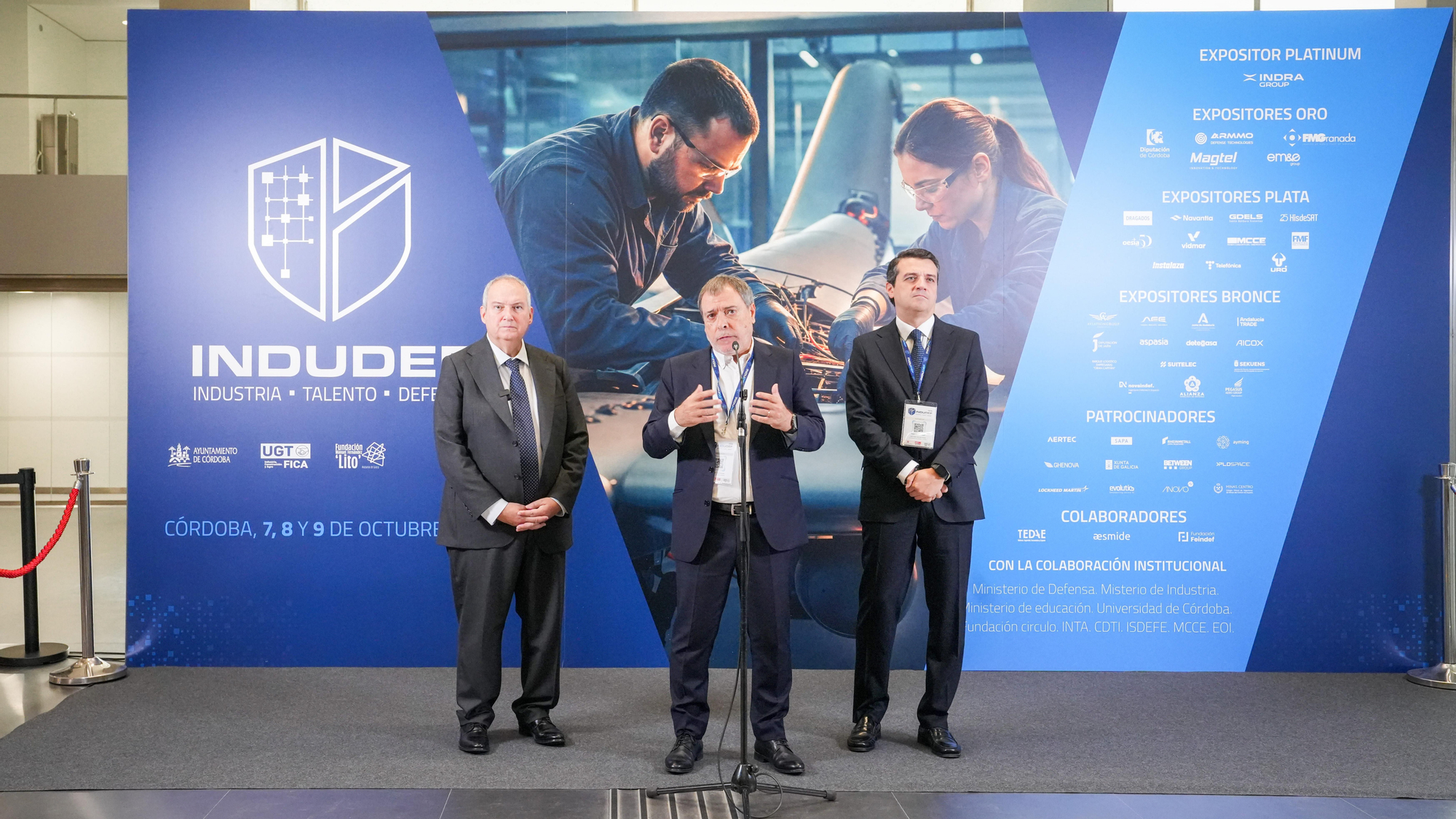 El ministro de Industria y Turismo, Jordi Hereu, y el alcalde de Córdoba, José María Bellido, durante la apertura del Foro Internacional de Defensa Indudef