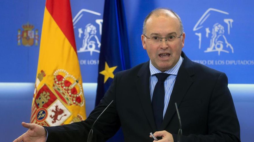 El portavoz popular en el Congreso, Miguel Tellado, da una rueda de prensa en el marco de la reunión de la Junta de Portavoces