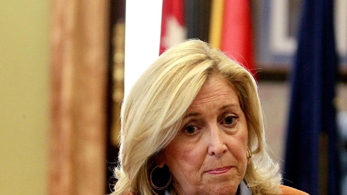 Dancausa afirma que "no hay razón política" en prohibir la 'estelada' en la final de Copa, algo que sí hace Puigdemont