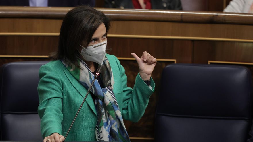 La ministra de Defensa, Margarita Robles, interviene en una sesión de control al Gobierno en el Congreso de los Diputados, a 13 de octubre de 2021, en Madrid, (España).