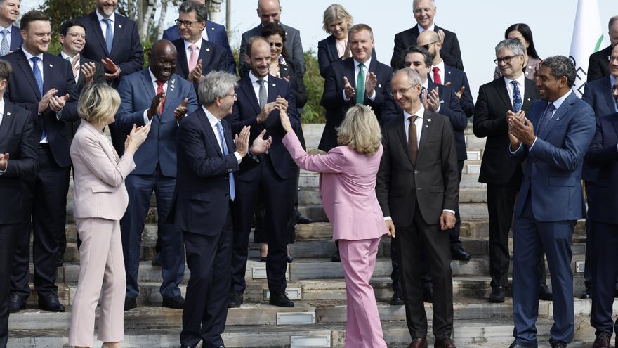 Los rivales de Calviño para presidir el BEI se plantan en su fiesta en Santiago