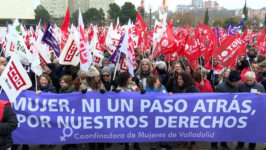 CCOO y UGT piden a Mañueco "cesar a la extrema derecha por estar fuera de la legalidad" y suponer "retroceso" para Castilla y León