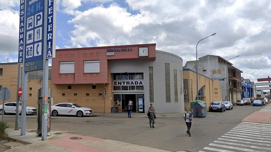 La Bañeza comprará a Alsa la estación de autobuses por casi 1,2 millones de euros con toda la oposición en contra