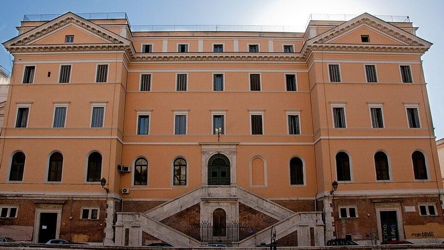 Un grupo de alumnos encuentra una antigua villa romana en el sótano de una escuela secundaria en Roma