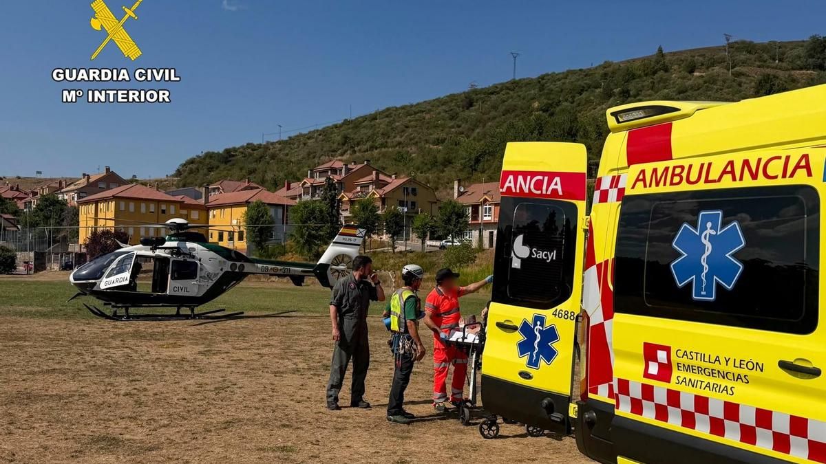 Rescate en helicóptero de una montañera que se lesionó durante una ruta en Oseja de Sajambre