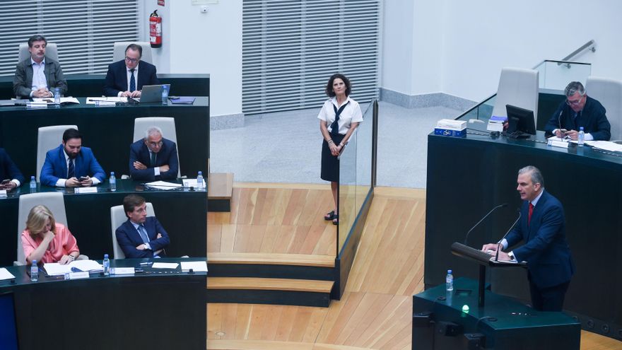El portavoz de Vox en el Ayuntamiento de Madrid, Javier Ortega Smith, durante un pleno del Ayuntamiento de Madrid, en el Palacio de Cibeles, ante el alcalde, José Luis Martínez-Almeida