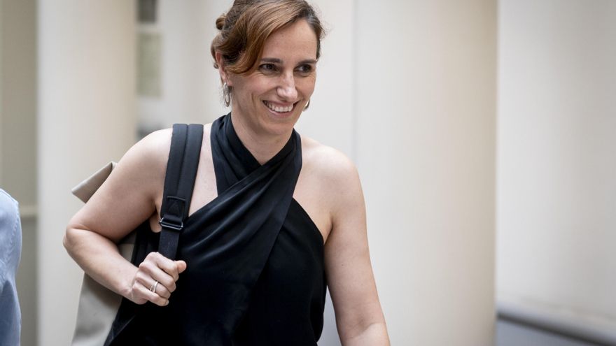 La ministra de Sanidad, Mónica García, a su llegada a una sesión de control al Gobierno en el Senado, a 10 de junio de 2025, en Madrid (España).