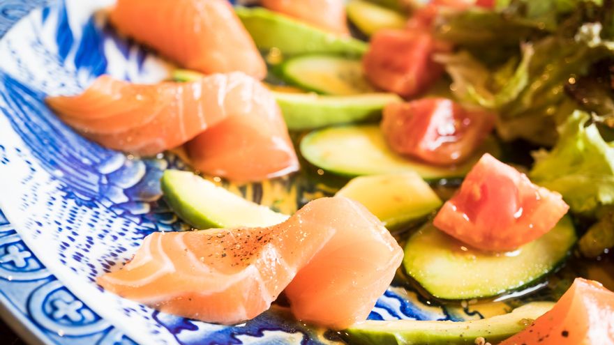 These are the foods that can help you improve your skin (and the ones that can make it worse)