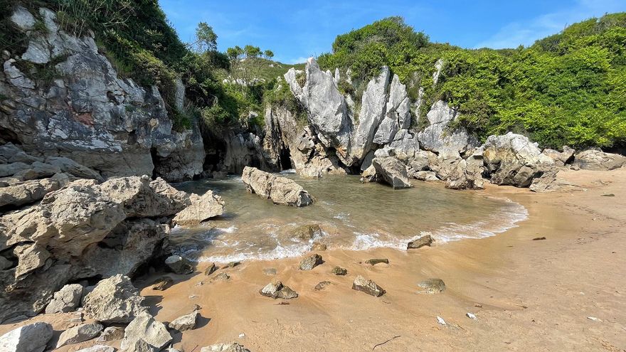 El pueblo de Asturias que conecta más de 30 playas con montañas en solo 56 kilómetros