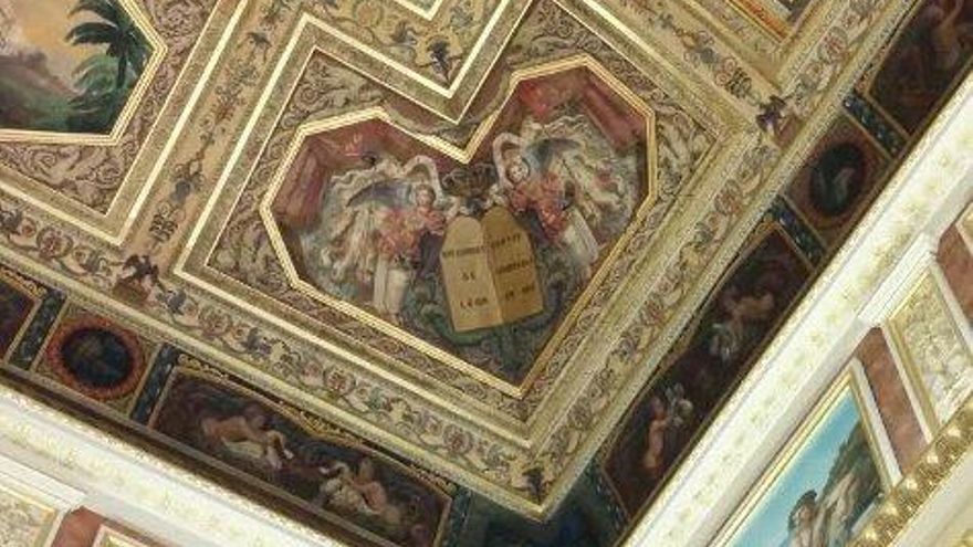 Alegoría de León en el Salón de los Pasos Perdidos (Imagen: Ángela Bernardo)