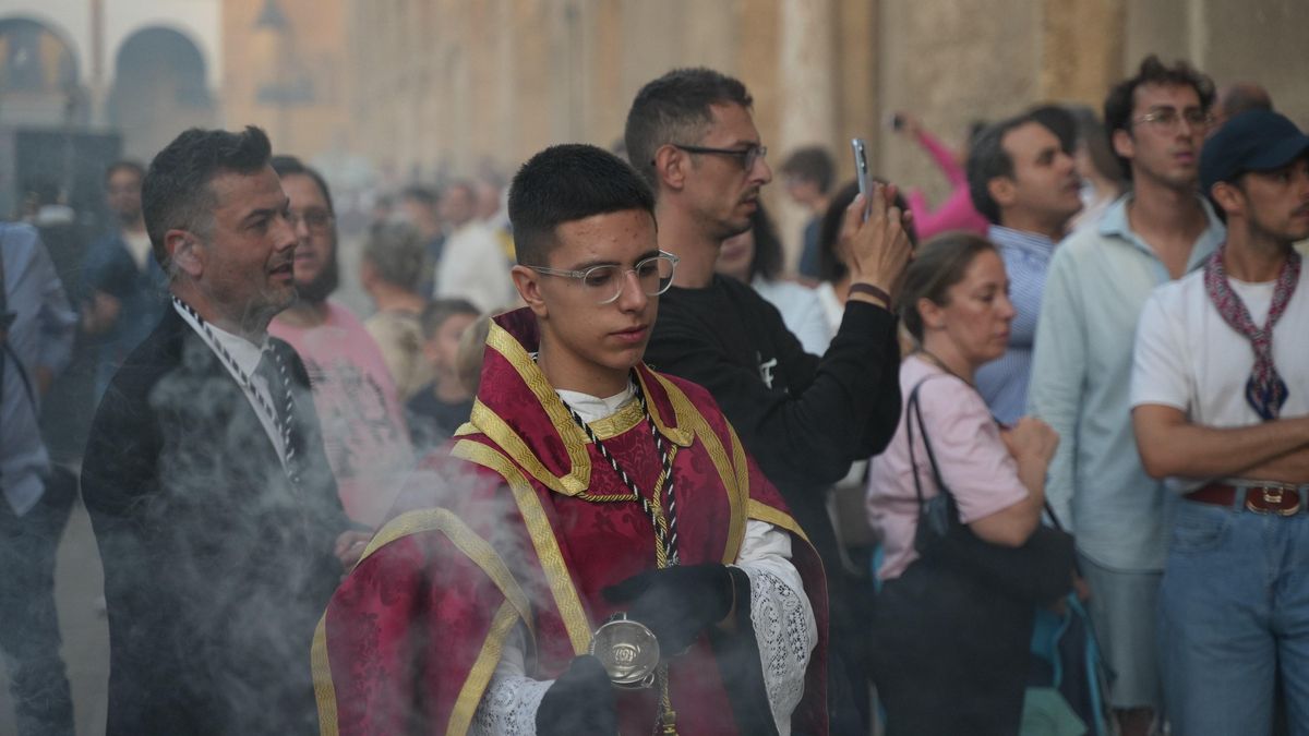 Traslado del Santo Entierro del Carpio tras el Magno Vía Crucis
