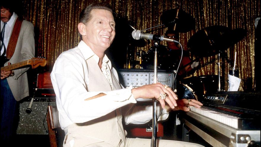 Jerry Lee Lewis tocando en Memphis, en el año 1992