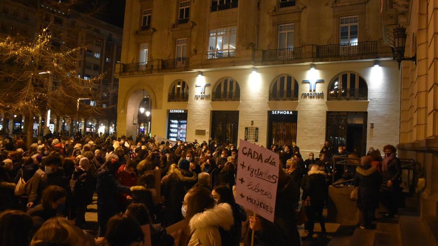 Plaza de España de Zaragoza durante la manifestación del 25N