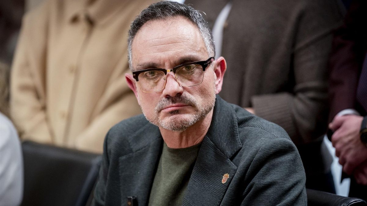 El alcalde de Móstoles, Manuel Bautista, en la rueda de prensa donde negó haber acosado a la exconcejal que lo denuncia