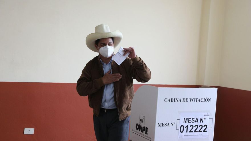 Castillo se adjudicó el triunfo en el balotaje presidencial peruano