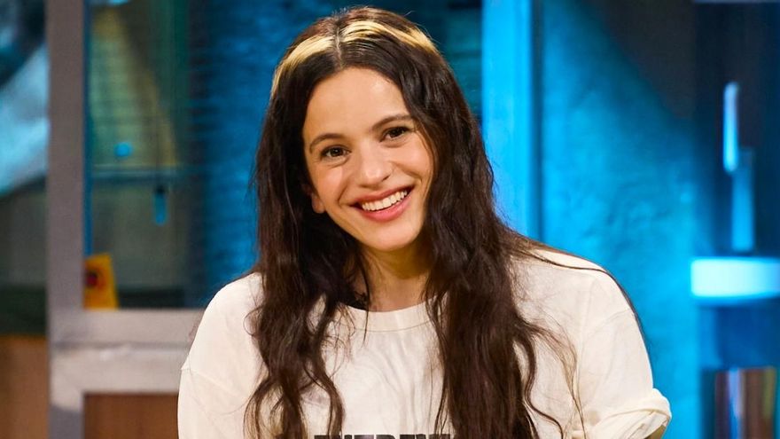 Rosalía llegó a 'La Revuelta' tras una reunión de vecinos famosos para dedicar a Broncano 'La Perla' y desvelar su significado