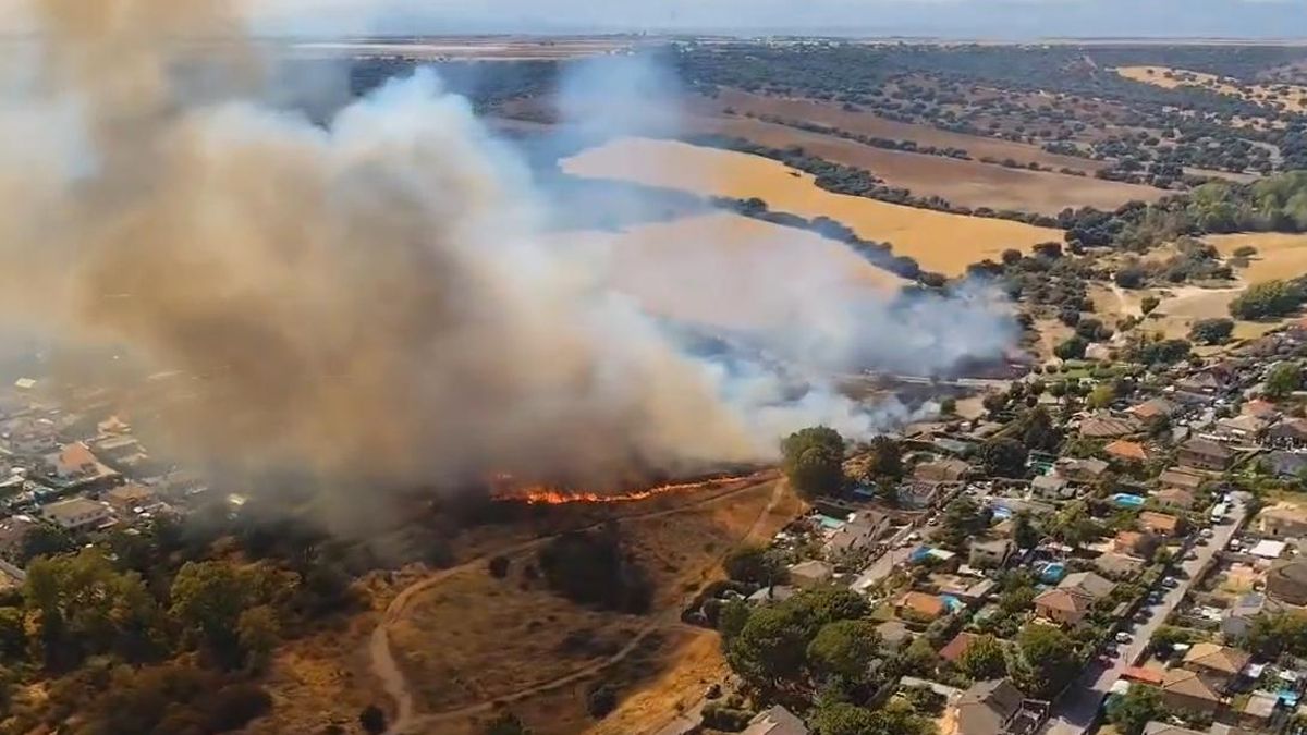 Extinguido el incendio forestal declarado este lunes en Galápagos que obligó a confinar dos urbanizaciones