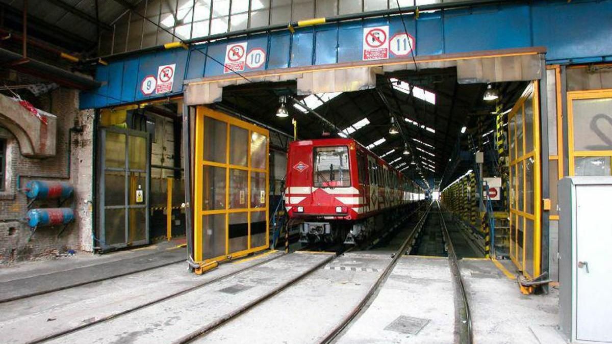 Cocheras Cuatro Caminos - interior de las naves gemelas en los años 90
