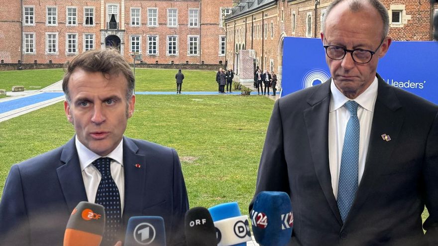 El canciller alemán, Friedrich Merz, y el presidente francés, Emmanuel Macron, se dirigen a los medios antes de la cumbre informal de la UE sobre competitividad.