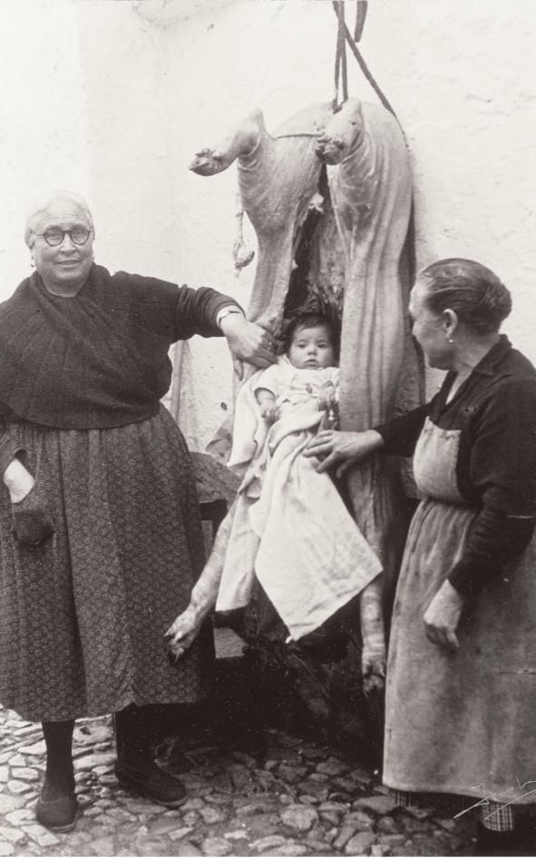 Familia en el día de la matanza en Campo de Criptana (Ciudad Real) en el siglo XX
