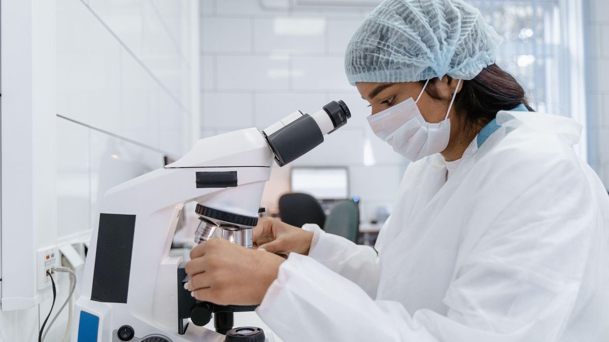 La IA da un salto histórico al diseñar virus que nunca habían existido y acelera la investigación biomédica