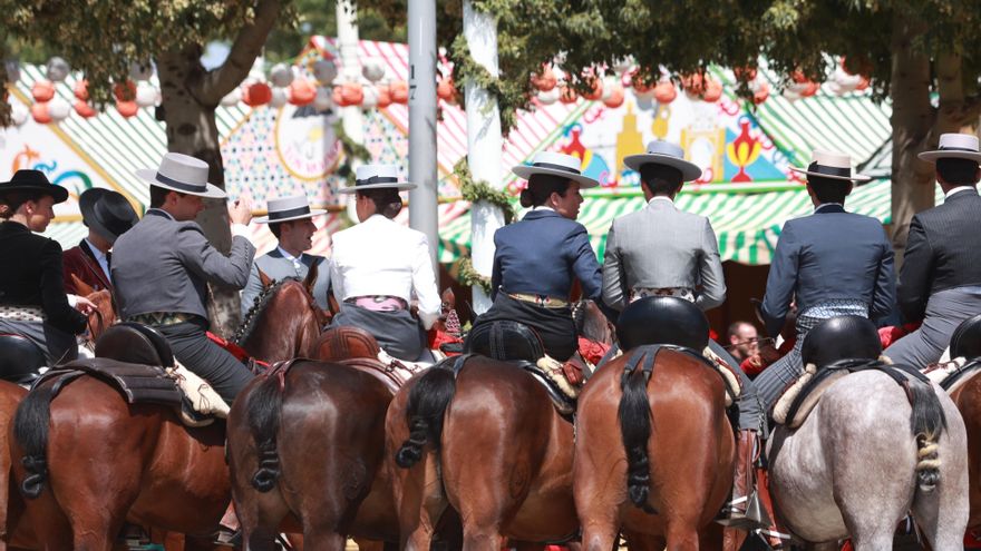 Dos heridos, entre ellos un bebé de 11 meses, tras ser arrollados por un caballo desbocado en la Feria de Sevilla