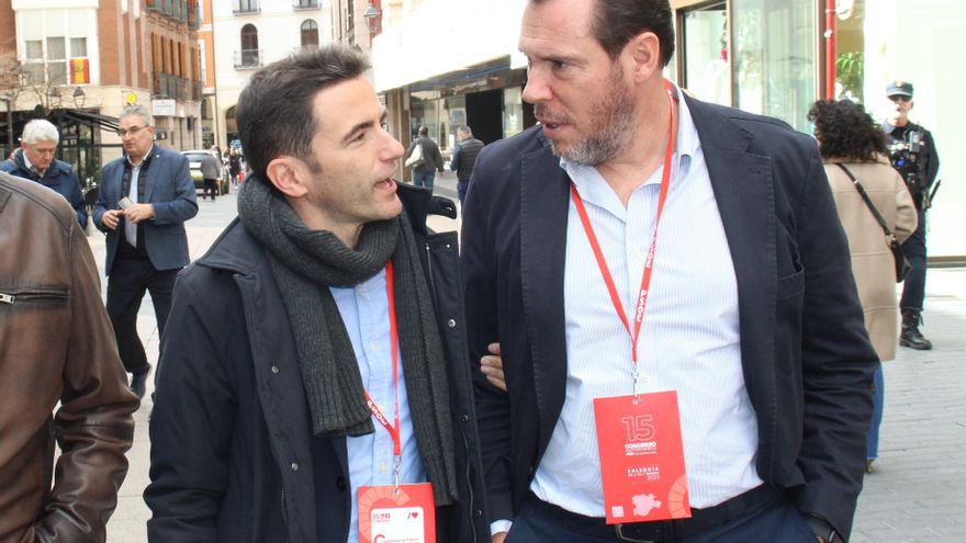 El secretario general del PSOE en Cantabria, Pedro Casares, y el ministro Óscar Puente