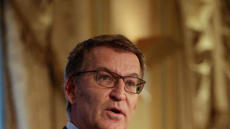 El presidente del PP, Alberto Núñez Feijóo, ofrece una conferencia en el Hotel Palace de Barcelona, a 25 de octubre de 2023, en Barcelona, Catalunya (España). Feijóo ha viajado hasta Barcelona para explicar el "modelo autonomista" del PP que atiende a la