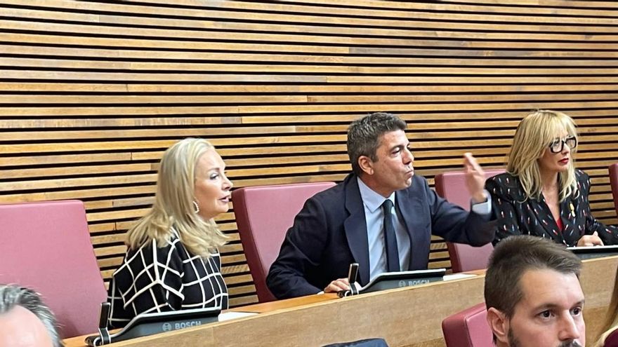 El PP relega a Mazón al gallinero de las Corts Valencianes tras subirle el sueldo 600 euros al mes