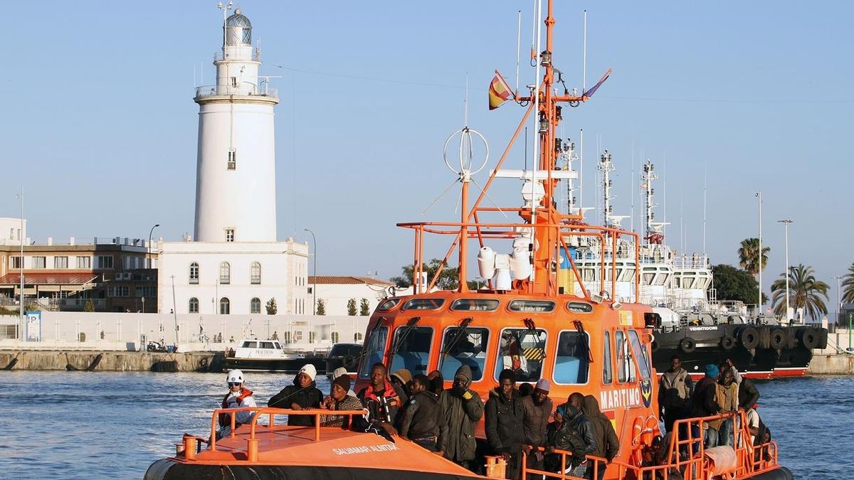 Rescatados en la costa andaluza en lo que va de 2017 unos 5.000 inmigrantes, un 192% más