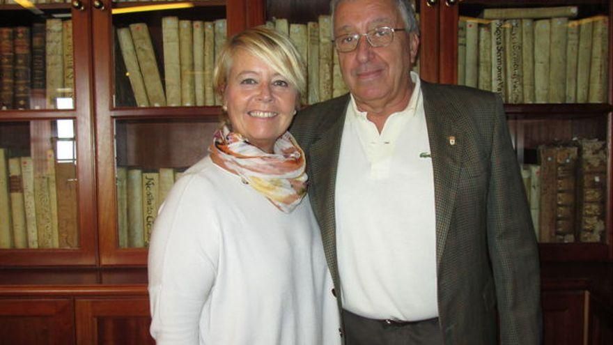Rosa Aguado Jaubert y Carlos Lugo, presidente de La Cosmológica.