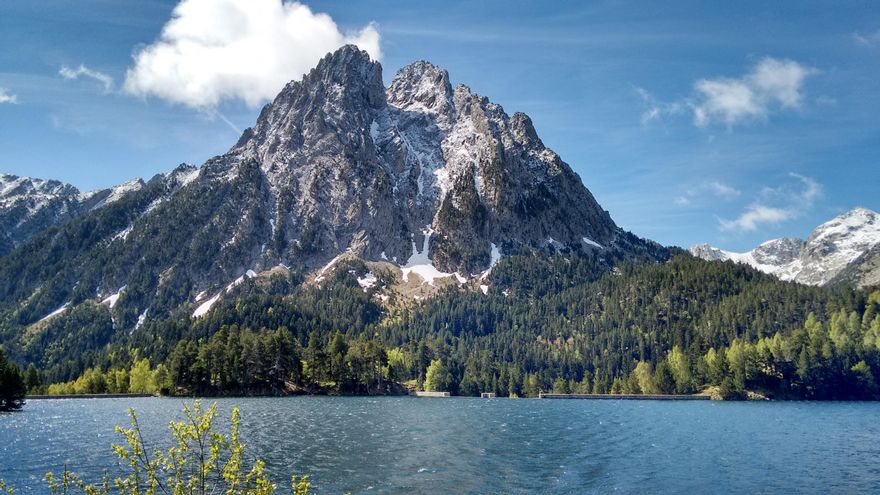 La ruta que te permite descubrir otro Pirineo: iglesias románicas Patrimonio de la Unesco y lagos de alta montaña