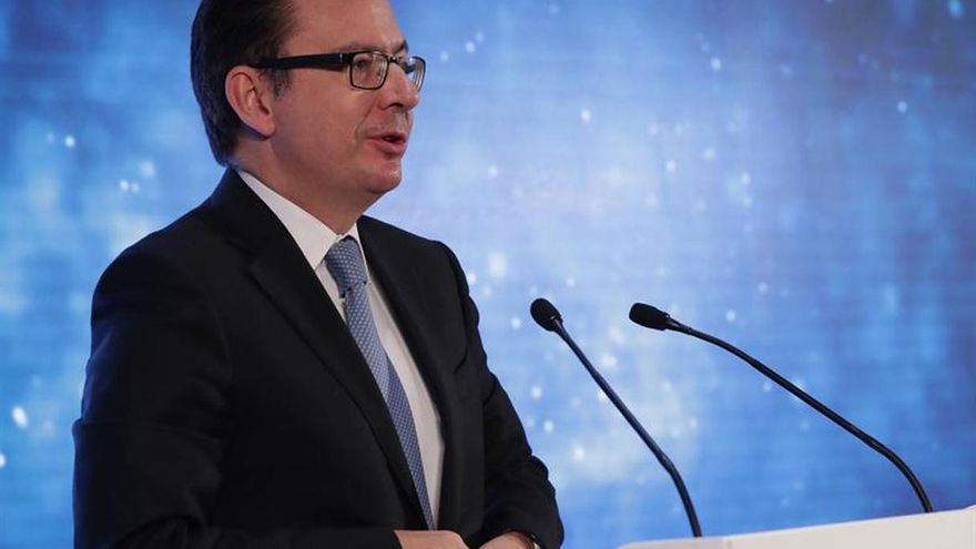 Escolano confía en cumplir la meta de déficit pese a las dudas de Bruselas