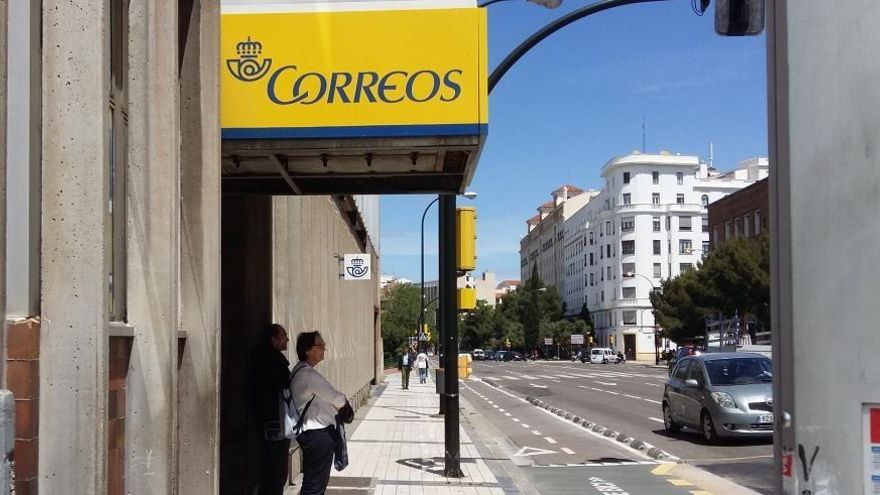 Correos rectificará sus avisos del voto por correo en las andaluzas tras errar con la fecha para recoger la documentación